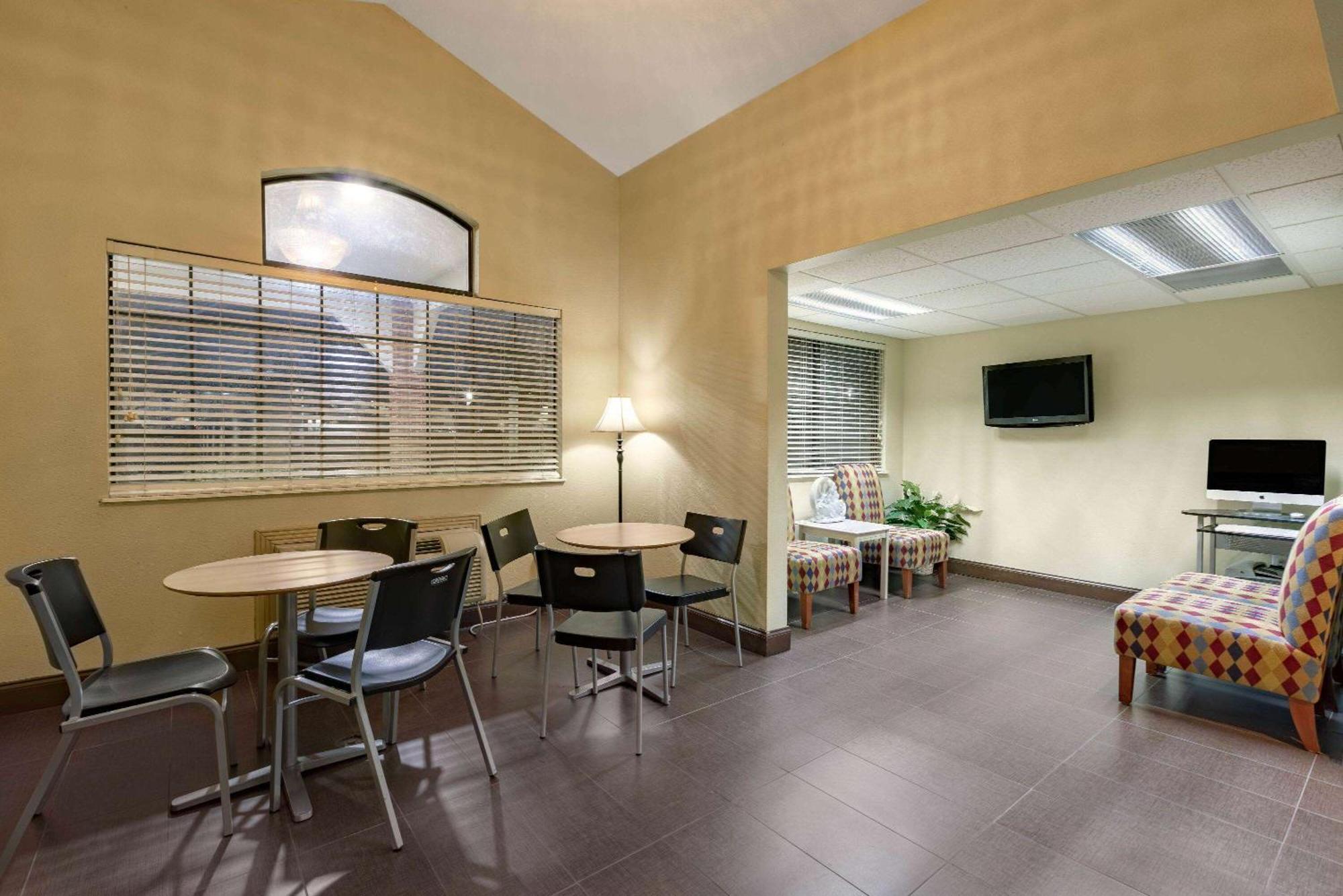 Travelodge By Wyndham Arlington/Dallas Area Exterior foto